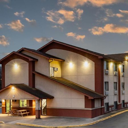 Super 8 By Wyndham Waynesburg Hotel Kültér fotó